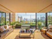 Belíssima cobertura de 330m², com vista para o Clube...