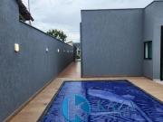 BELÍSSIMA E AGRADÁVEL CASA COM PISCINA E ÁREA GOURMET NA...