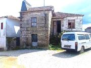 Belíssima moradia centenária de pedra com três quartos...