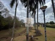 Belíssima residência, com mata particular