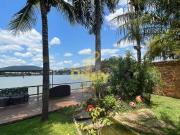 Belíssimo condomínio particular com 7 casas. A descrição...