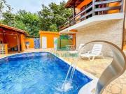 Belíssimo Sobrado com Piscina no Condomínio Mar Verde –...