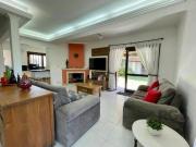 Belíssimo sobrado em condomínio