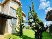 Belíssimo sobrado ensolarado com muito espaço verde e...