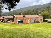 Bella Casa Campestre rodeada por montañas en La Calera a...