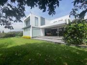 Bella casa de venta entre Nayon y Cumbaya. dormitorio en pb