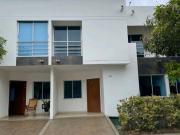 Bella casa en conjunto cerrado