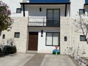 Bella Casa en Desarrollo Torre de Piedra Refugio