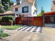 Bella casa en La Florida 4+1 d / 3 b