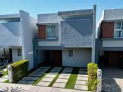 Bella Casa en Privada Altuzz con Alberca sector Norte