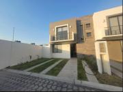 BELLA CASA EN REMATE BANCARIO UBICADA EN Los Pinos 2003,...