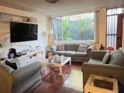 BELLA CASA EN VENTA CON JARDÍN MIRAFLORES