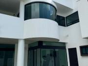 Bella casa en venta en Fraccionamiento Paseos del Bosque