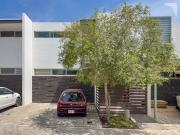 Bella casa nueva en renta, coto Orbara Habitat