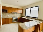 Bella casa nueva en venta 4 recámaras. Norte de Leon....