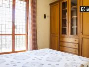 Bella stanza in affitto in casa con 8 camere da letto,...