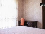 Bella stanza in affitto in casa con 8 camere da letto,...