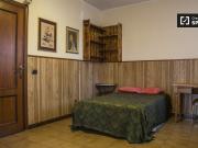 Bella stanza in affitto in casa con 8 camere da letto,...