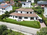 Bella villa con giardino e vista aperta sui vigneti