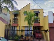 BELLA Y AMPLIA CASA CON EXCELENTE UBICACIÓN, CERCANA A...