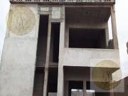 Bella y amplia casa en obra gris