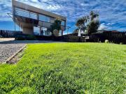 Bella y moderna casa en seguro condominio de Mantagua