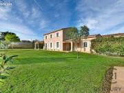 Belle Bastide Provençale récente sur grand terrain clos