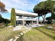 BELLE CALIFORNIENNE DANS RESIDENCE PRIVILÉGIÉE