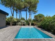 Belle contemporaine avec piscine, proche des commodités...