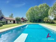 Belle demeure en pierre Piscine en mosaïque Jardin Carpor
