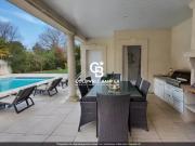 Belle et grande villa avec piscine et grand jardin...