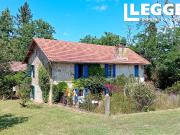 Belle ferme en pierre avec 6 chambres et 4 hectares une...