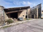 Belle grange avec extérieur à rénover