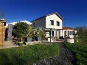 Belle maison agréable au calme proche à 5 mn de Lussant,...