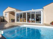 Belle maison avec piscine et grande véranda proche de Saint