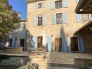 Belle maison de village en pierre avec jardin