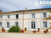 Belle Maison de Village Rénovée avec Piscine Intérieure,...