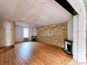 Belle maison de ville à Angoulême avec 3 garages...