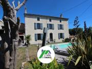 Belle maison en pierre avec piscine