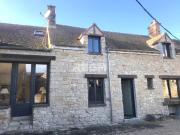 Belle maison en pierre entretenue, garage, jardin sans vis à