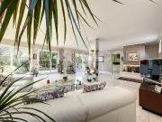 Belle maison familiale dans un ilôt de verdure