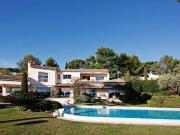 BELLE NEO PROVENÇALE DANS UN DOMAINE AVEC VUE MER