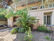 Belle vigneronne avec jardin