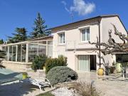 Belle villa au calme avec jardin paysagé et piscine –...