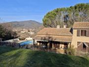 Belle villa avec piscine et terrains