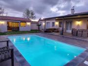 Belles prestations,4 chambres, piscine,dépendances