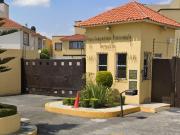 BELLISIMA CASA EN HERMOSO FRACCIONAMIENTO, A 5 MINUTOS...