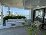 Bello Apartamento con generosas areas y hermosas vistas