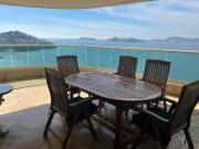 Bello departamento Costa Victoria sobre playa en...