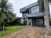 BELO SOBRADO COM 3 SUÍTES NO CONDOMÍNIO CONDADO DE CAPÃO